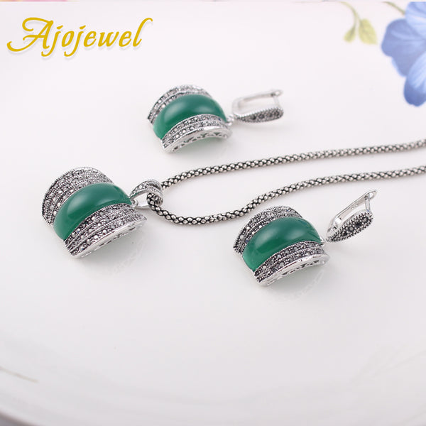 Green Stone Fine Vintage Jewelry