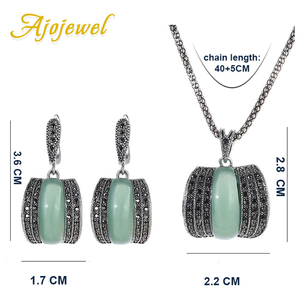 Green Stone Fine Vintage Jewelry