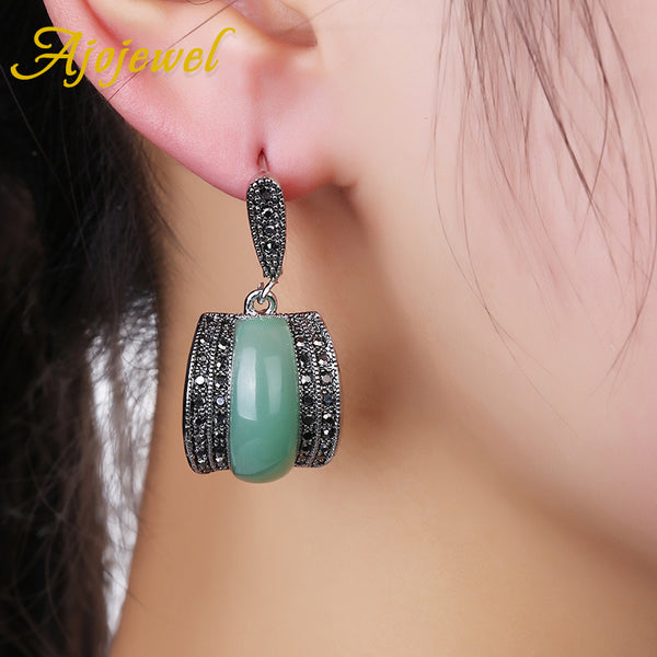 Green Stone Fine Vintage Jewelry
